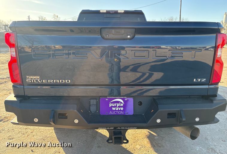 image for item EU7329 2022 Chevrolet Silverado 3500HD Crew Cab pickup truck