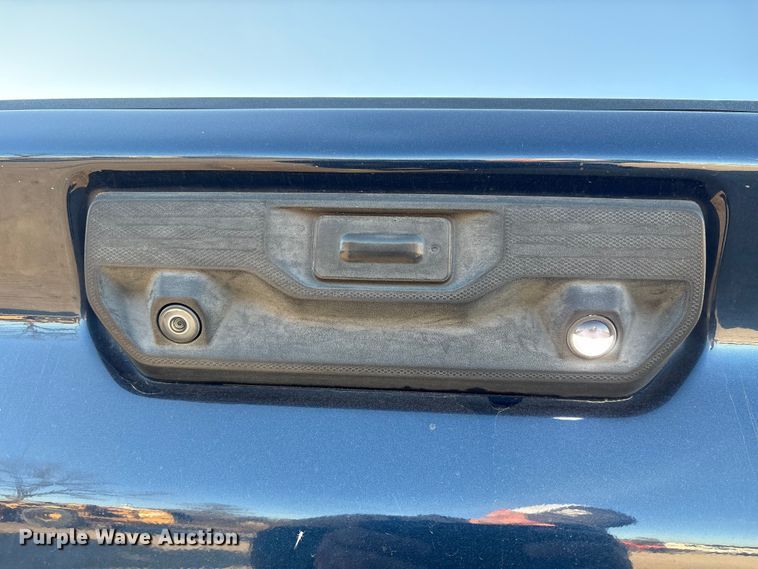 image for item EU7329 2022 Chevrolet Silverado 3500HD Crew Cab pickup truck