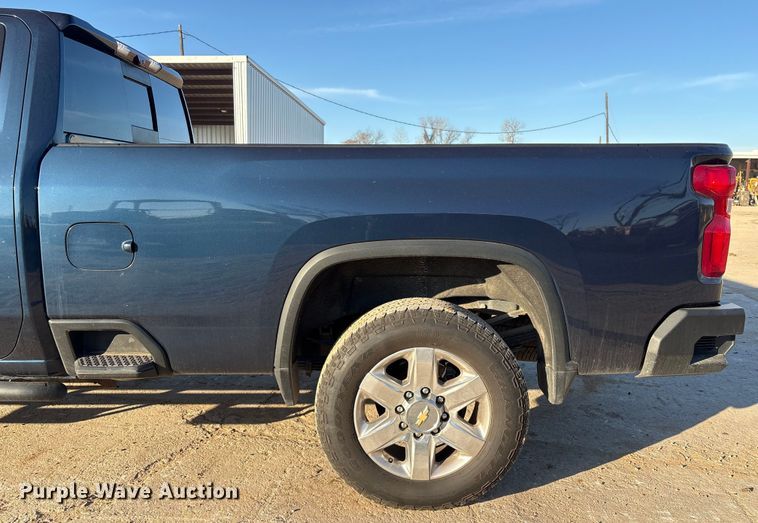image for item EU7329 2022 Chevrolet Silverado 3500HD Crew Cab pickup truck