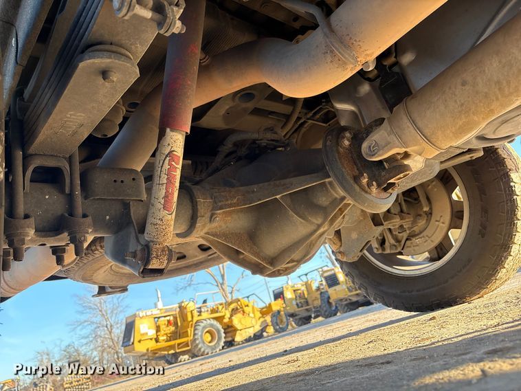 image for item EU7329 2022 Chevrolet Silverado 3500HD Crew Cab pickup truck