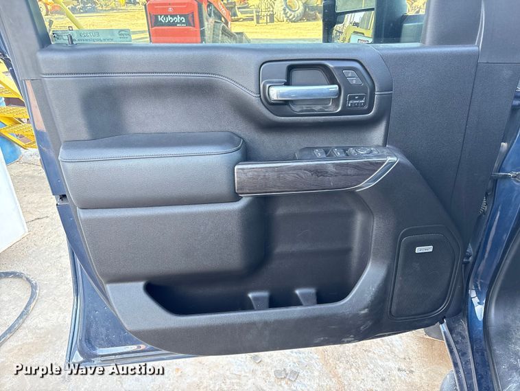 image for item EU7329 2022 Chevrolet Silverado 3500HD Crew Cab pickup truck