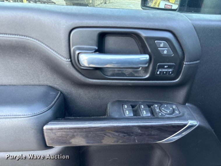 image for item EU7329 2022 Chevrolet Silverado 3500HD Crew Cab pickup truck