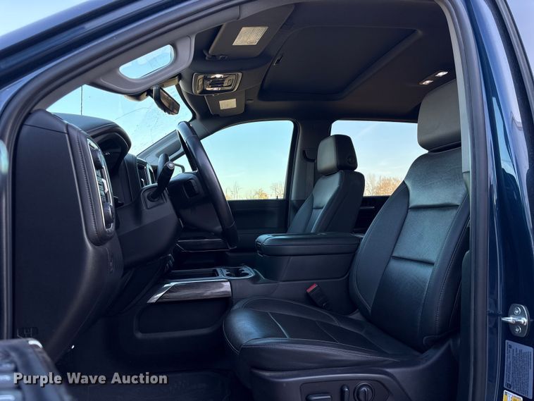 image for item EU7329 2022 Chevrolet Silverado 3500HD Crew Cab pickup truck