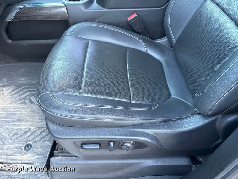 image for item EU7329 2022 Chevrolet Silverado 3500HD Crew Cab pickup truck