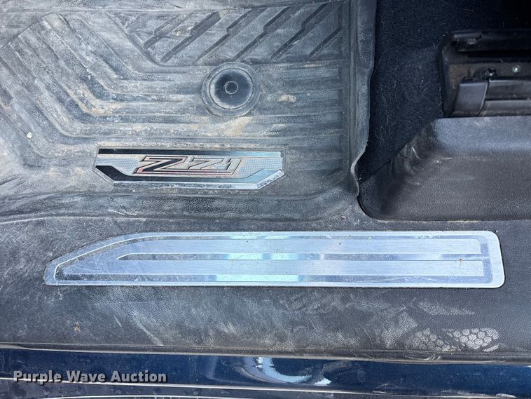 image for item EU7329 2022 Chevrolet Silverado 3500HD Crew Cab pickup truck