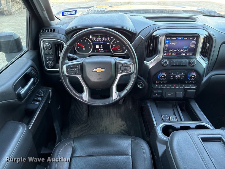 image for item EU7329 2022 Chevrolet Silverado 3500HD Crew Cab pickup truck