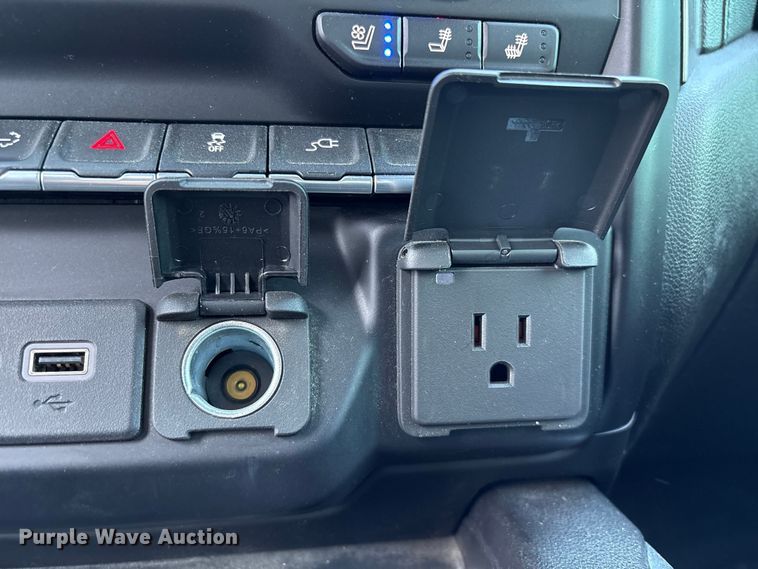 image for item EU7329 2022 Chevrolet Silverado 3500HD Crew Cab pickup truck