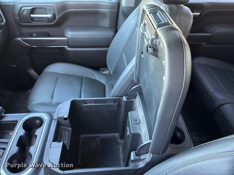 image for item EU7329 2022 Chevrolet Silverado 3500HD Crew Cab pickup truck