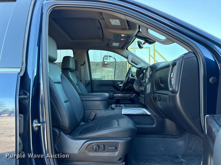 image for item EU7329 2022 Chevrolet Silverado 3500HD Crew Cab pickup truck