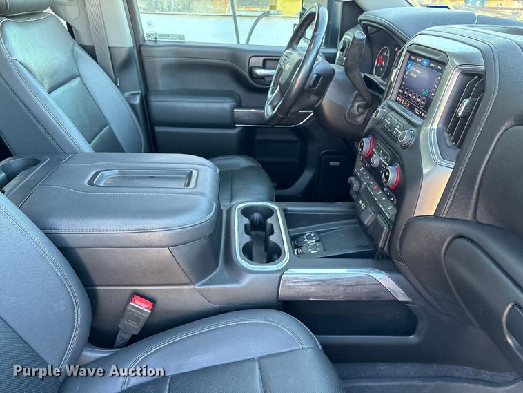 image for item EU7329 2022 Chevrolet Silverado 3500HD Crew Cab pickup truck