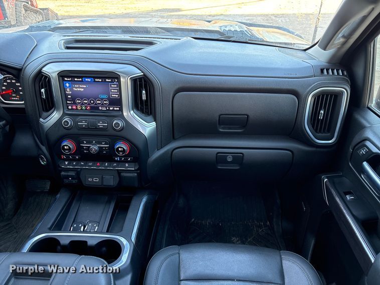 image for item EU7329 2022 Chevrolet Silverado 3500HD Crew Cab pickup truck