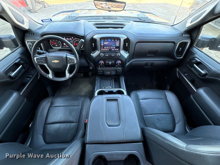 image for item EU7329 2022 Chevrolet Silverado 3500HD Crew Cab pickup truck