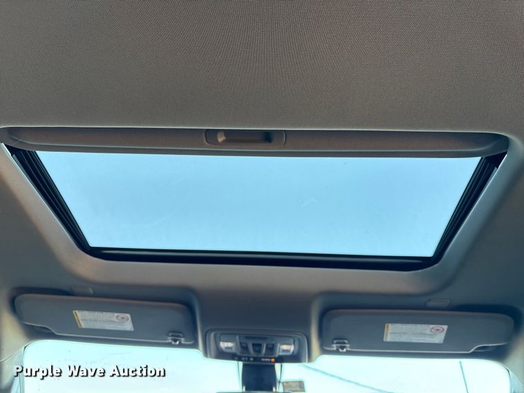 image for item EU7329 2022 Chevrolet Silverado 3500HD Crew Cab pickup truck