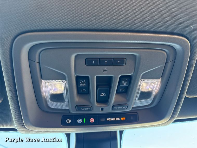 image for item EU7329 2022 Chevrolet Silverado 3500HD Crew Cab pickup truck