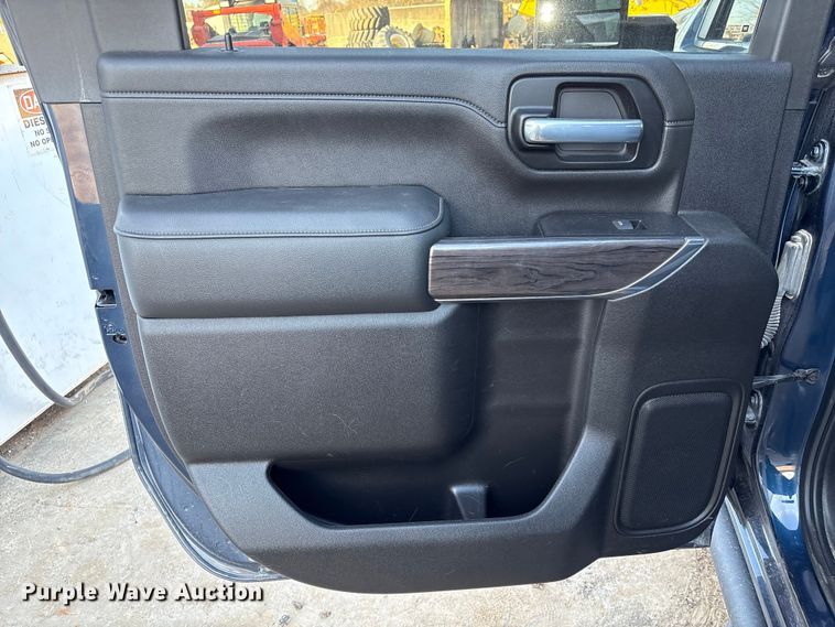 image for item EU7329 2022 Chevrolet Silverado 3500HD Crew Cab pickup truck