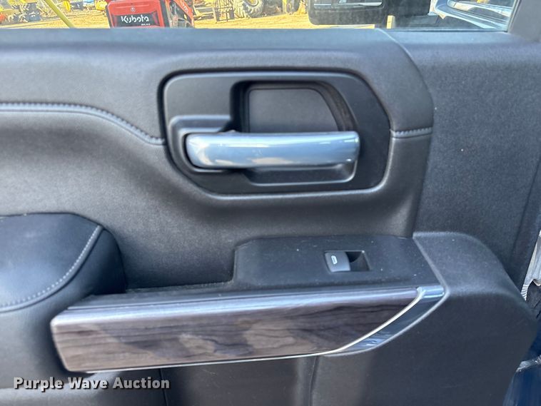 image for item EU7329 2022 Chevrolet Silverado 3500HD Crew Cab pickup truck