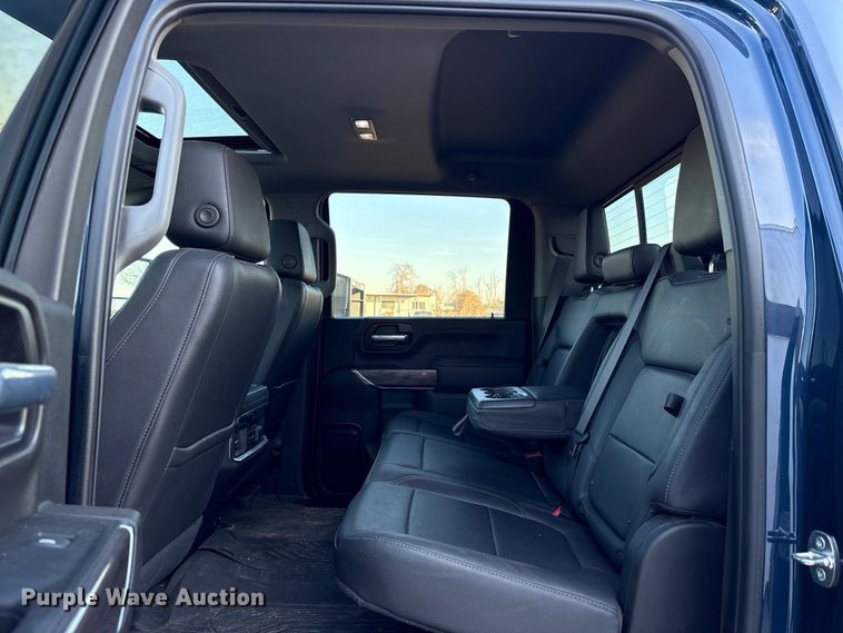 image for item EU7329 2022 Chevrolet Silverado 3500HD Crew Cab pickup truck