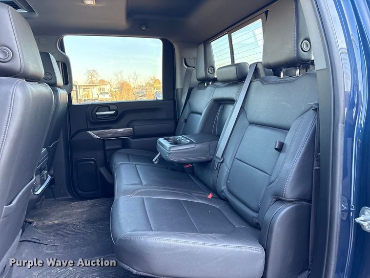 image for item EU7329 2022 Chevrolet Silverado 3500HD Crew Cab pickup truck