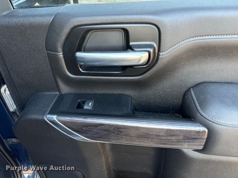 image for item EU7329 2022 Chevrolet Silverado 3500HD Crew Cab pickup truck