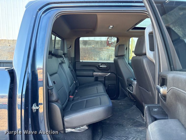 image for item EU7329 2022 Chevrolet Silverado 3500HD Crew Cab pickup truck