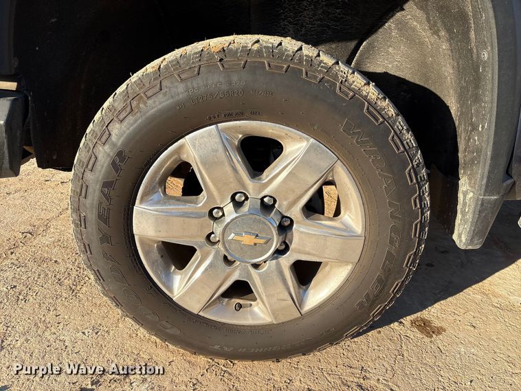 image for item EU7329 2022 Chevrolet Silverado 3500HD Crew Cab pickup truck