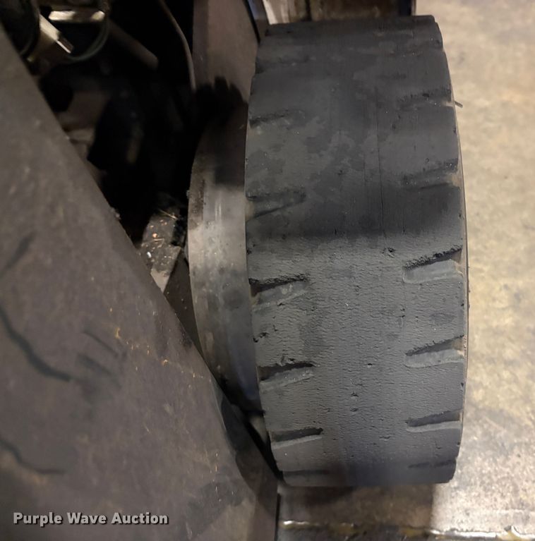 image for item EU8577 2017 UniCarriers CFS40 forklift