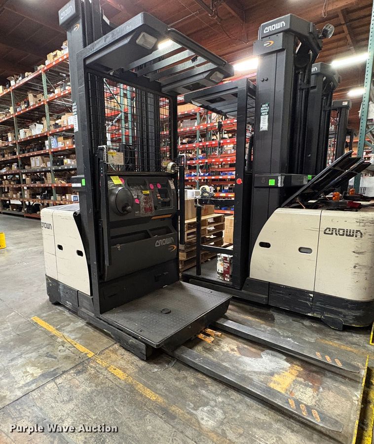 image for item EU8578 2016 Crown SP3520-30 order picker