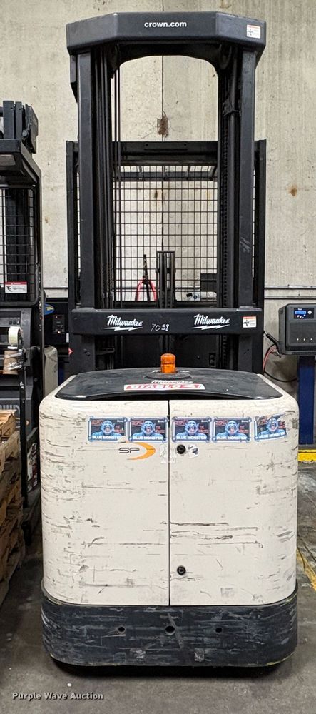 image for item EU8578 2016 Crown SP3520-30 order picker