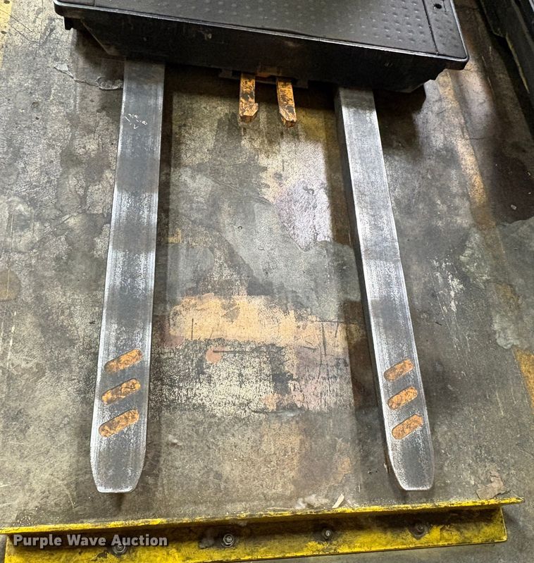 image for item EU8578 2016 Crown SP3520-30 order picker