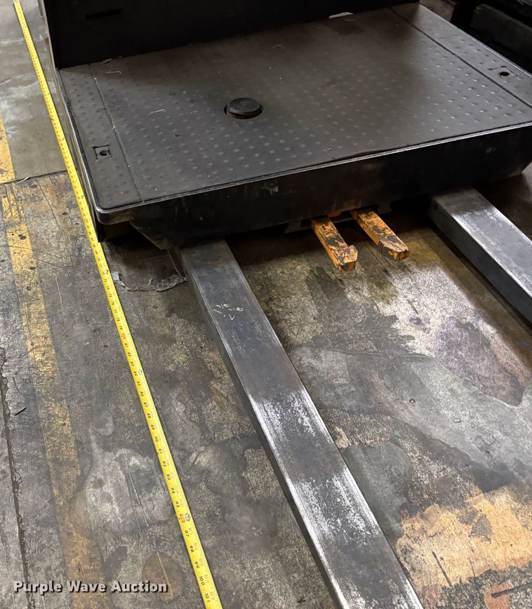 image for item EU8578 2016 Crown SP3520-30 order picker