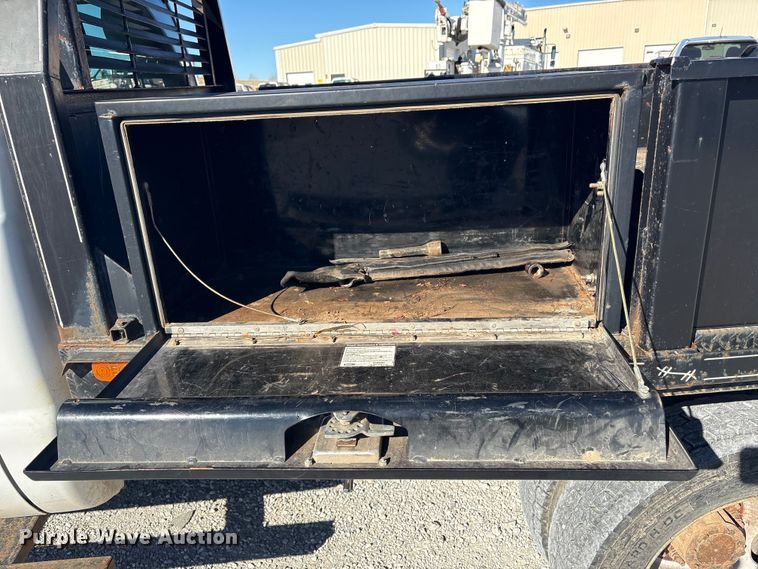 image for item EV2649 2012 Ford F450 Super Duty XL flatbed truck