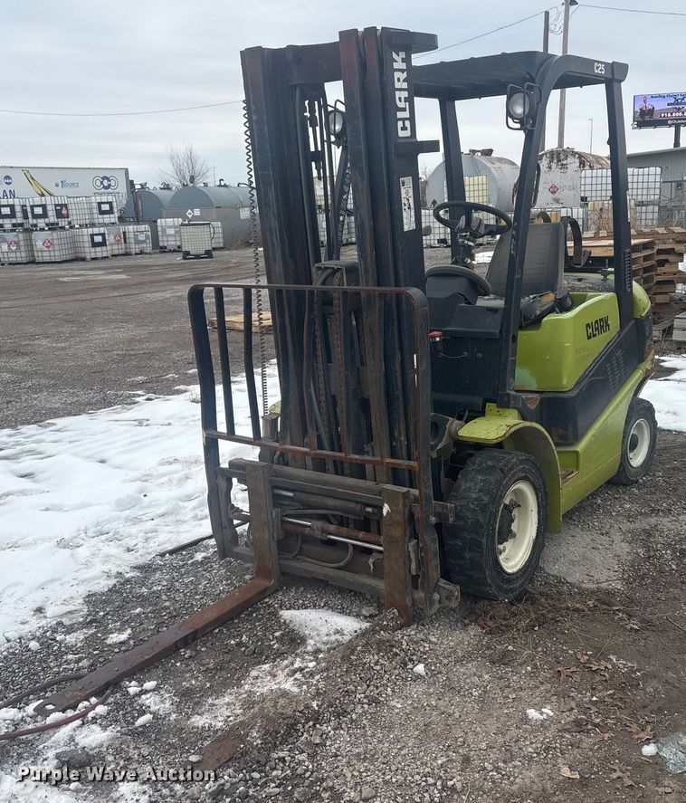 image for item EV2669 Clark C25L forklift