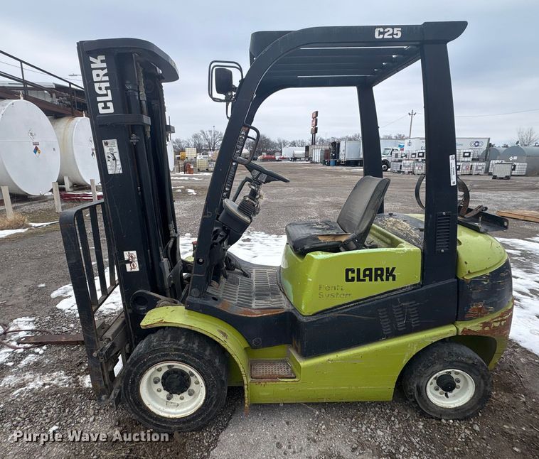 image for item EV2669 Clark C25L forklift