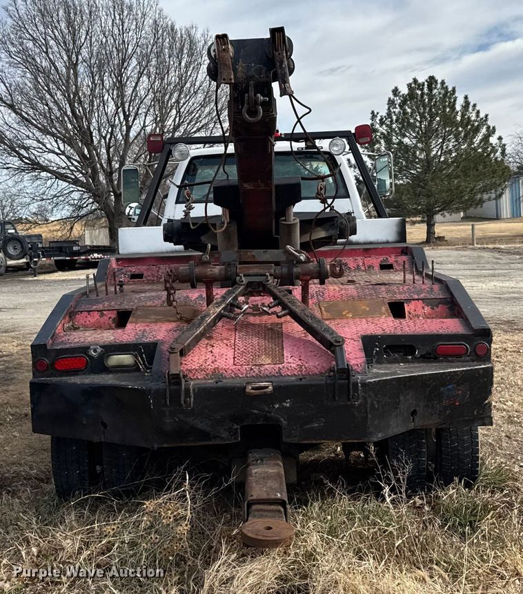 image for item FB0569 1996 GMC C6 tow truck