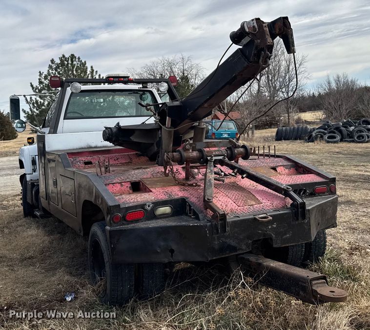 image for item FB0569 1996 GMC C6 tow truck