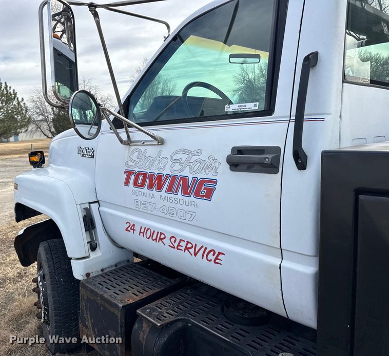 image for item FB0569 1996 GMC C6 tow truck