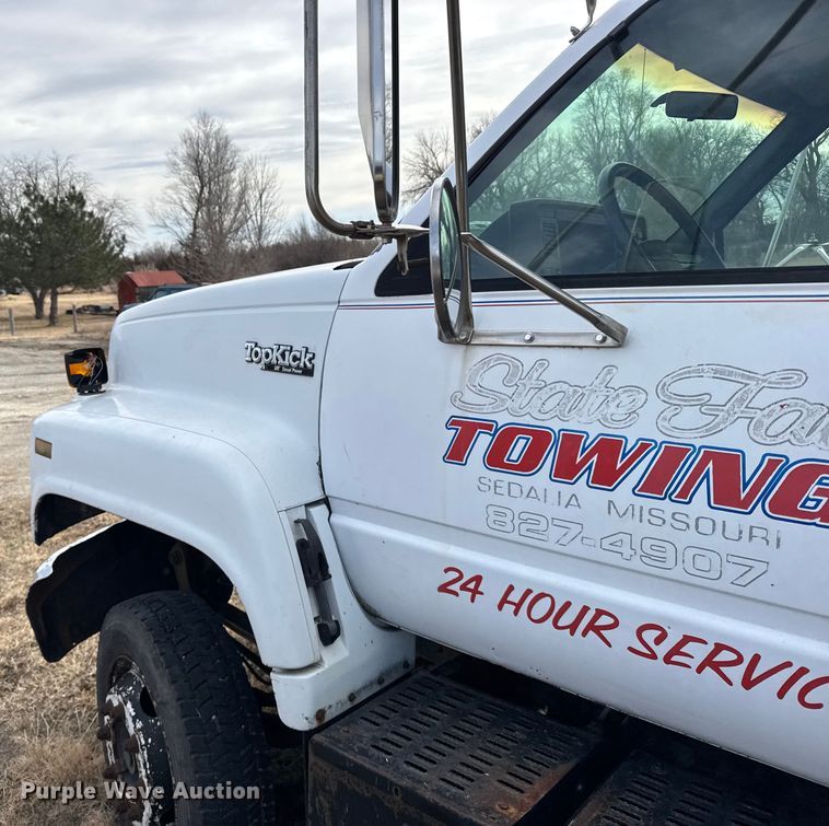 image for item FB0569 1996 GMC C6 tow truck