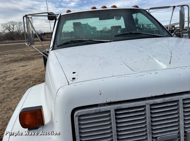 image for item FB0569 1996 GMC C6 tow truck