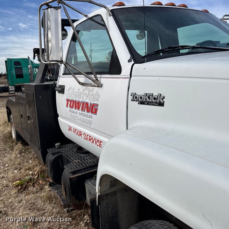 image for item FB0569 1996 GMC C6 tow truck