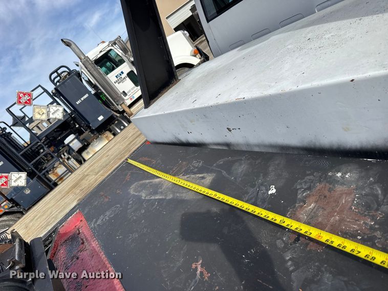 image for item FB0569 1996 GMC C6 tow truck