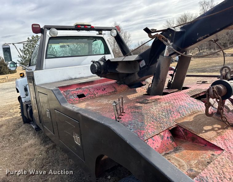 image for item FB0569 1996 GMC C6 tow truck
