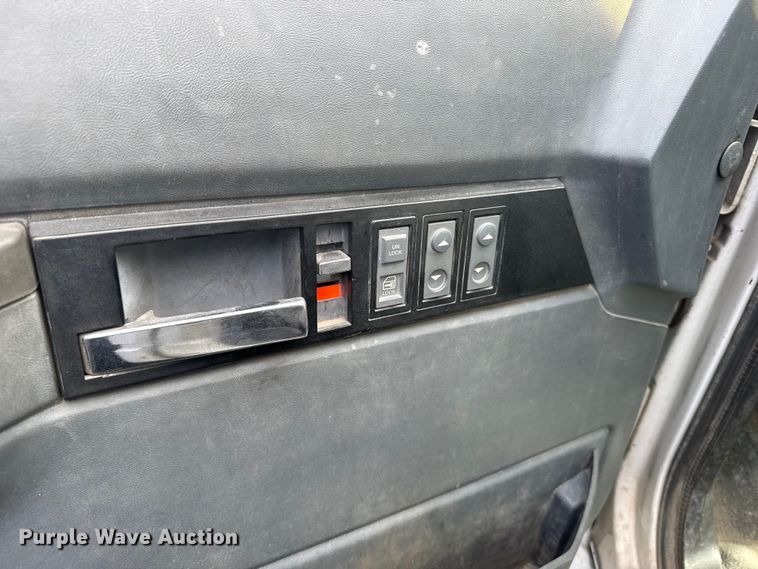 image for item FB0569 1996 GMC C6 tow truck