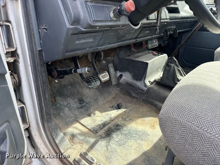 image for item FB0569 1996 GMC C6 tow truck