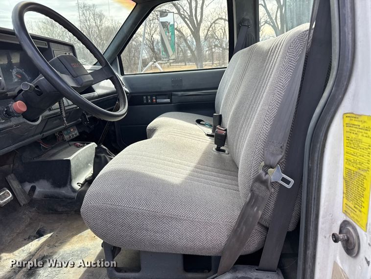 image for item FB0569 1996 GMC C6 tow truck