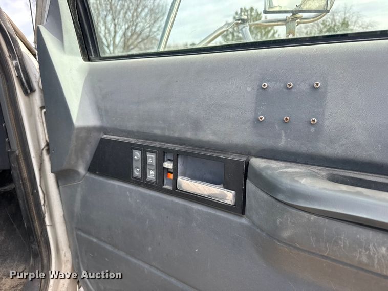 image for item FB0569 1996 GMC C6 tow truck