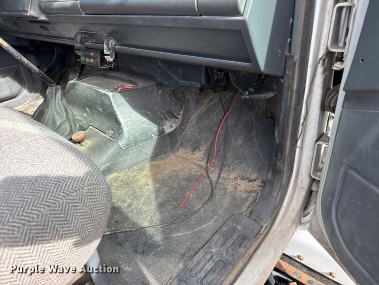 image for item FB0569 1996 GMC C6 tow truck