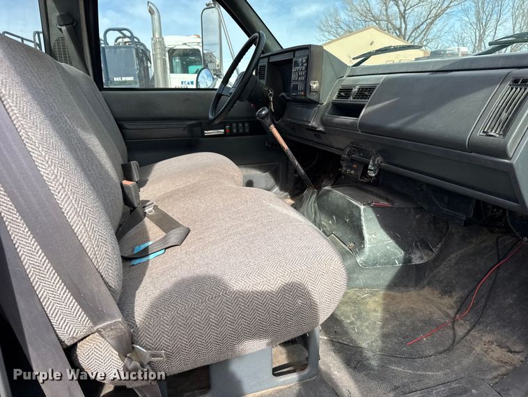 image for item FB0569 1996 GMC C6 tow truck