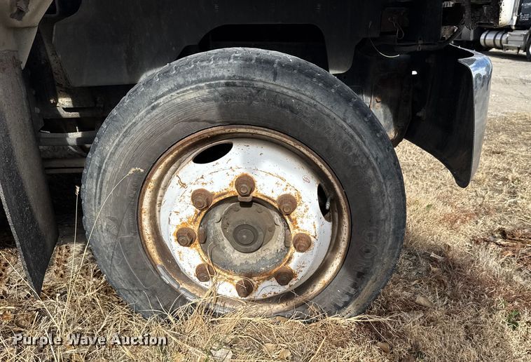 image for item FB0569 1996 GMC C6 tow truck