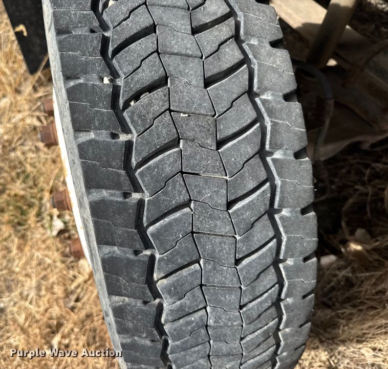 image for item FB0569 1996 GMC C6 tow truck