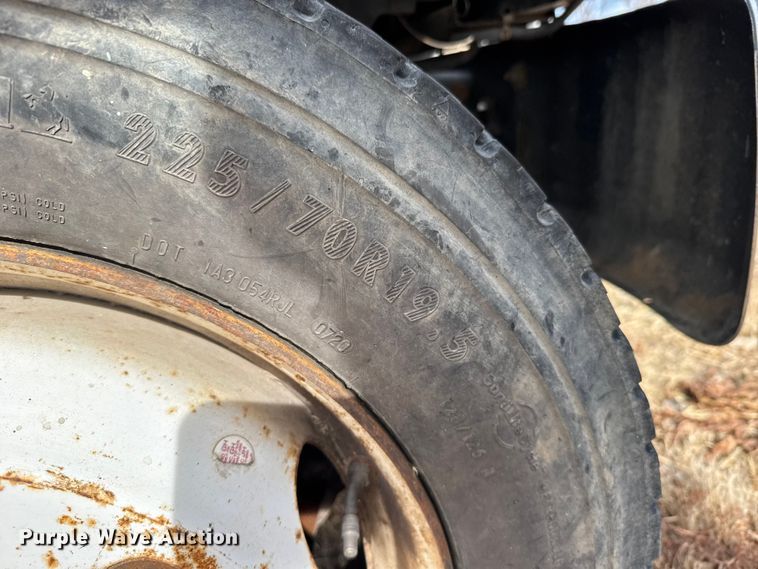 image for item FB0569 1996 GMC C6 tow truck